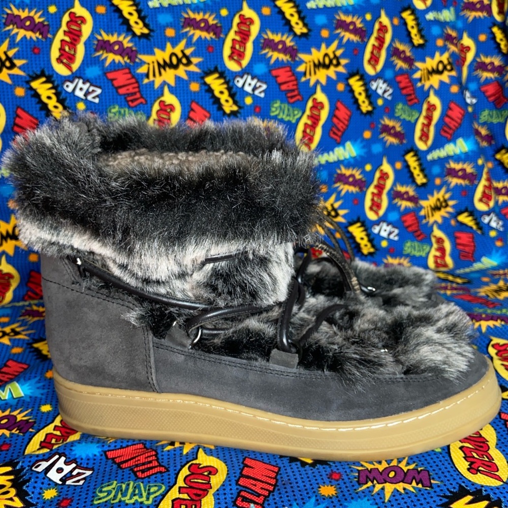 Dolce Vita Black and Tan Faux Fur Ankle Booties, size 8.5